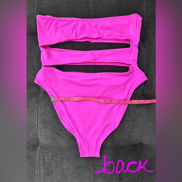 SKIMS SWIM Strapless Monokini - Picture 9 of 11